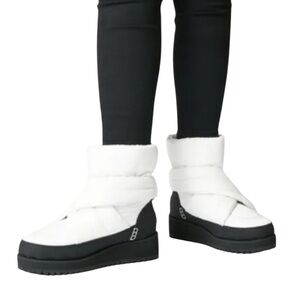 UGG Montara White Waterproof Ankle Boots| Double Strap | EUC Worn Once